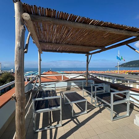 Hotel Bagno Stella Del Mare Marina Di Carrara Extérieur photo
