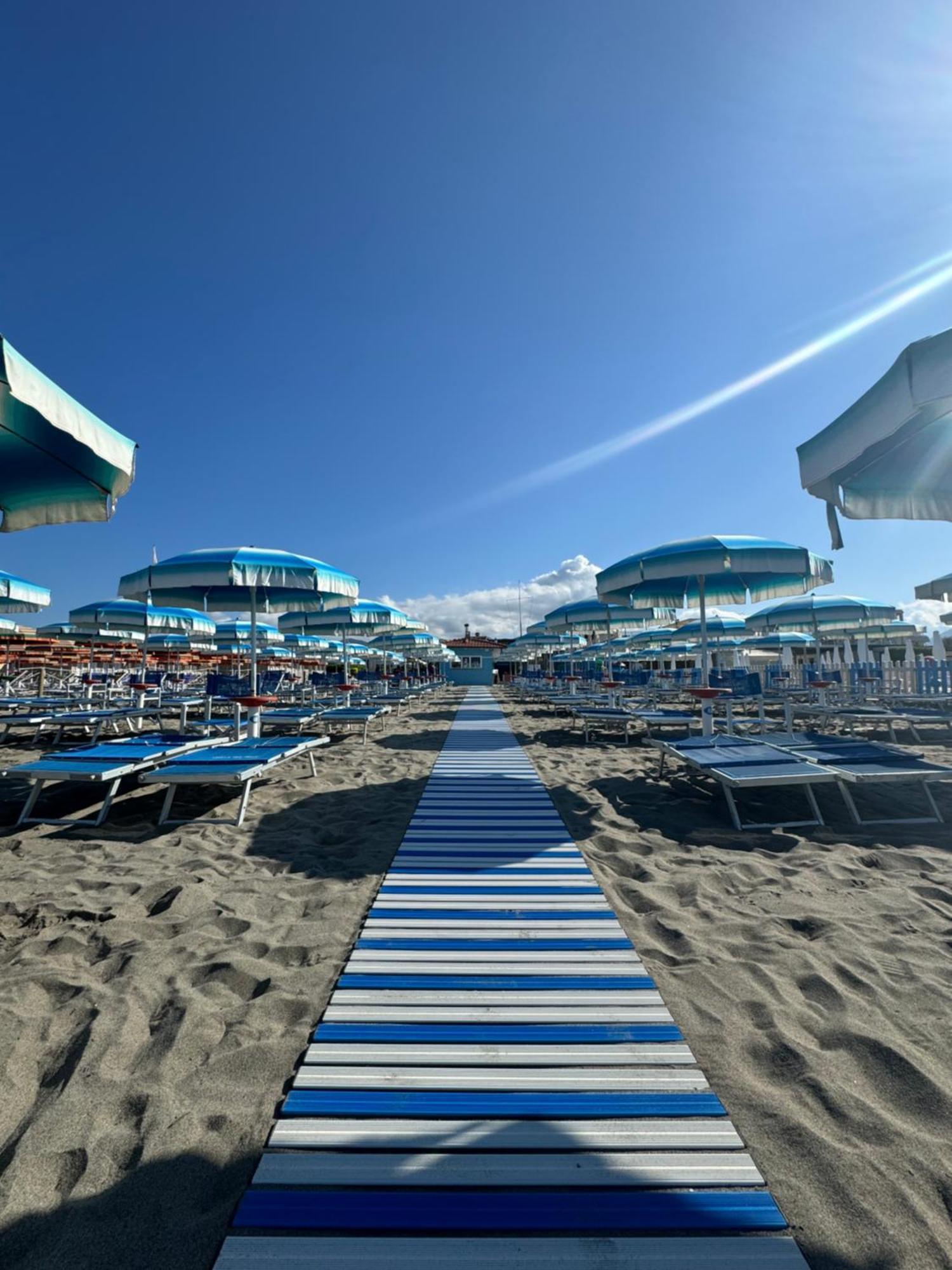 Hotel Bagno Stella Del Mare Marina Di Carrara Extérieur photo