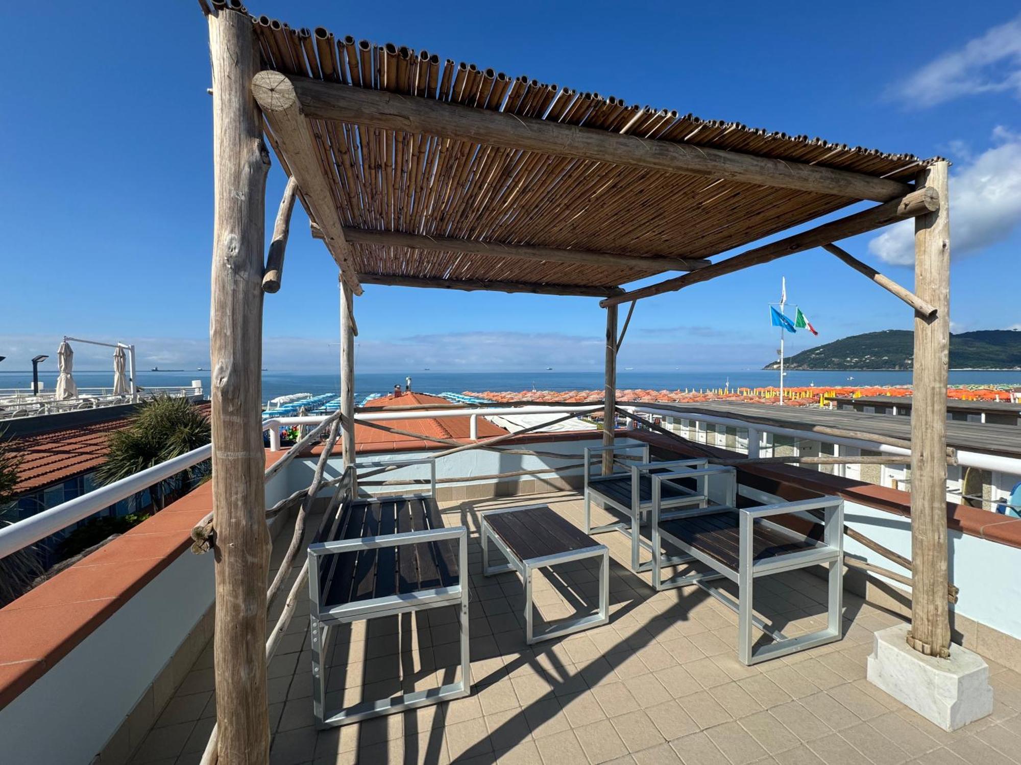 Hotel Bagno Stella Del Mare Marina Di Carrara Extérieur photo